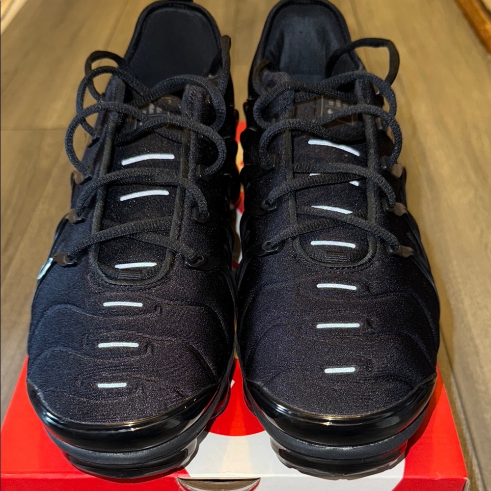 Nike Air VaporMax Plus
Triple Black (Brand New)